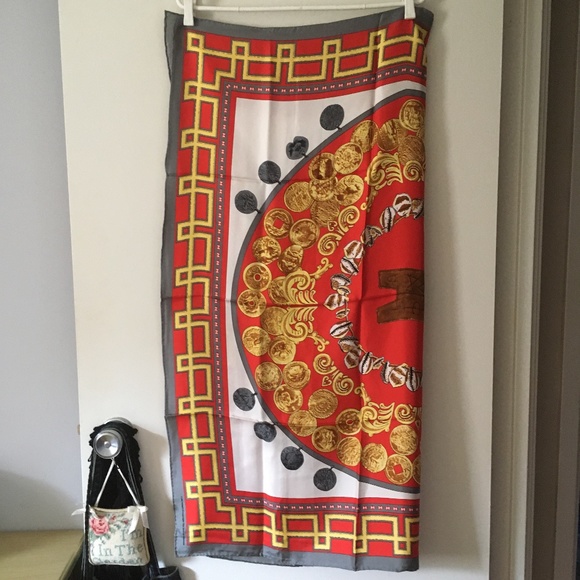 New British Museum Silk Twill Hand Rolled Ancient Roman Britain Theme Scarf - Picture 1 of 3